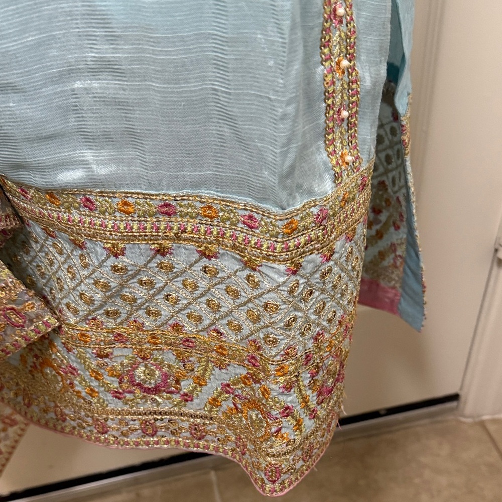 New Pakistani Indian Elegant Embroidered Blue shalwar kameez #806 - Picture 6 of 11